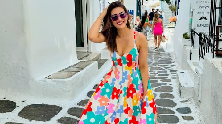 Embracing effortless boho vibes, Kriti stunned in relaxed and flowy ensembles that perfectly complemented the picturesque look. The breezy silhouettes enhanced with stylish ensemble reflected the true essence of a dreamy summer getaway. (Image Source: Intagram/ kritisanon)