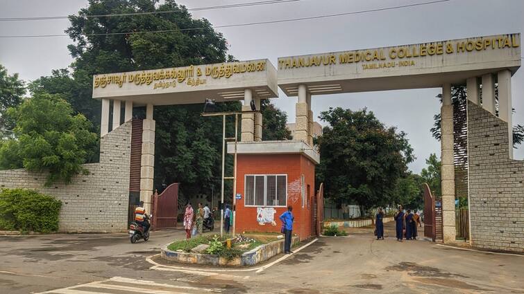 Thanjavur medical college government hospital compels people payment Gpay tnn நோயை போக்காமல் அலைக்கழிப்பது சரியா? வேதனையில் தவிக்கும் நோயாளிகள்.. அரசு மருத்துவமனையில் அவலம்