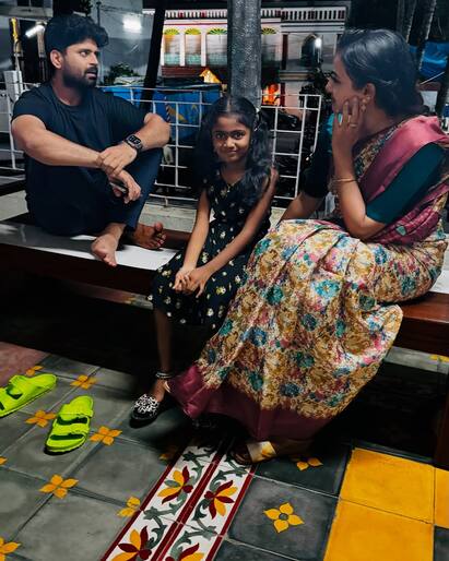 என்ன ஆச்சு? சூப்பர் ஹிட் சீரியலுக்கு குட் பை சொல்லும் கதாநாயகி! அதிர்ச்சியில் ரசிகர்கள்!
