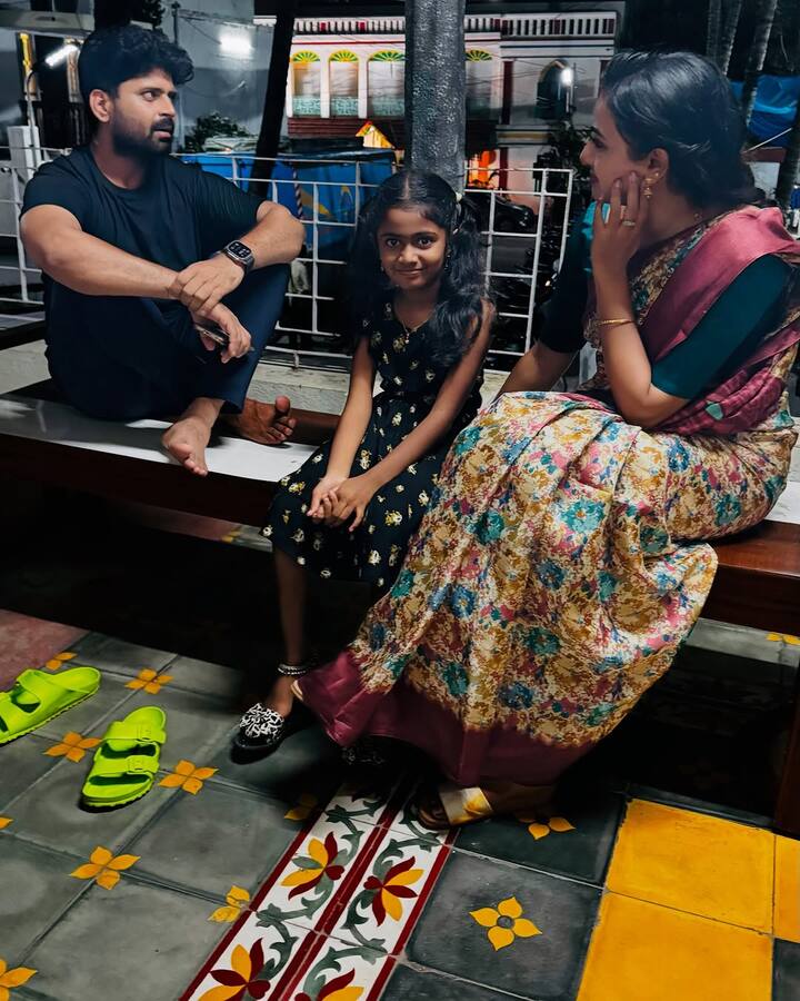 இதற்கு முன்னதாக ஜனனி ஹிட் லிஸ்ட், வேற மாரி ஆபிஸ், ஆயுத எழுத்து, மாப்பிள்ளை ஆகிய சீரியல், வெப் சீரிஸ், படம் ஆகியவற்றில் நடித்துள்ளார்.
