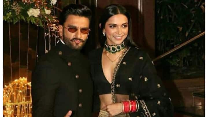 এর আগেও কালো পোশাকে একাধিক রঙ মিলান্তি করেছেন রণবীর দিপীকা। তবে অনুরাগীদের মধ্যে সেগুলি বেশ জনপ্রিয় হয়েছিল। কিন্তু এবার দীপিকা রণবীরের এই রঙমিলান্তি মেন ধরল না অনুরাগীদের।