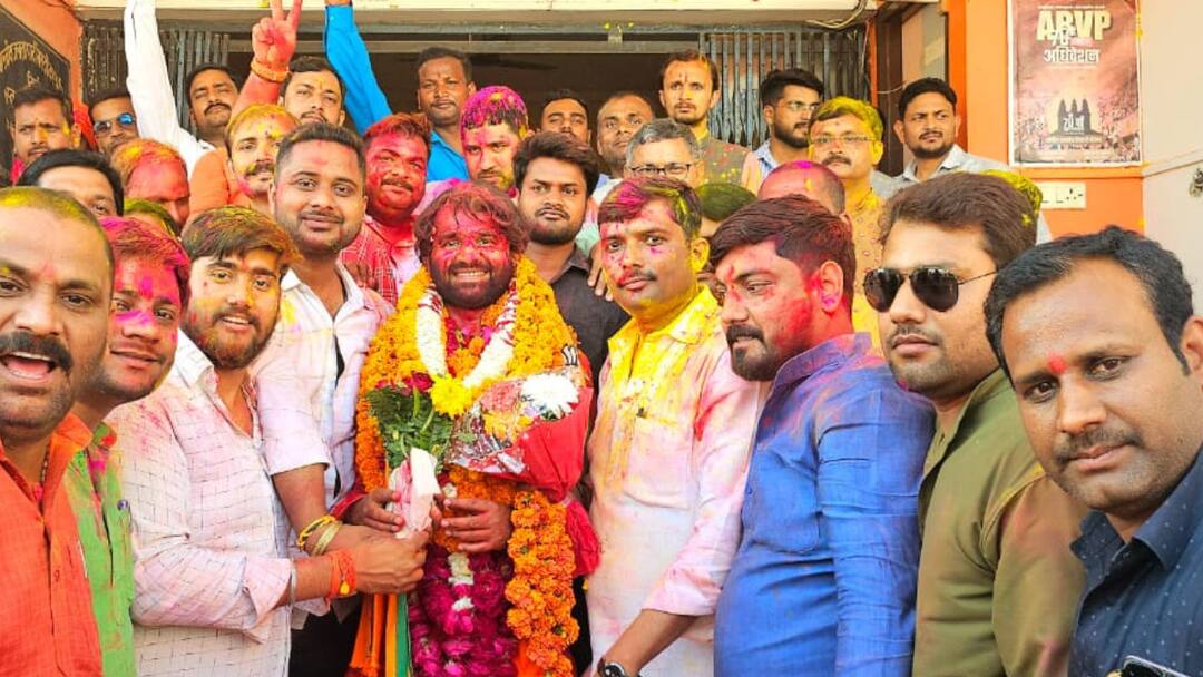 BJP ने एक बार फिर विवेकानंद मिश्र को सौंपी बस्ती की बागडोर, जानिए इनका राजनीतिक सफर BJP made Vivekanand Mishra new district president from Basti 58 people had staked claim ANN BJP ने एक बार फिर विवेकानंद मिश्र को सौंपी बस्ती की बागडोर, जानिए इनका राजनीतिक सफर