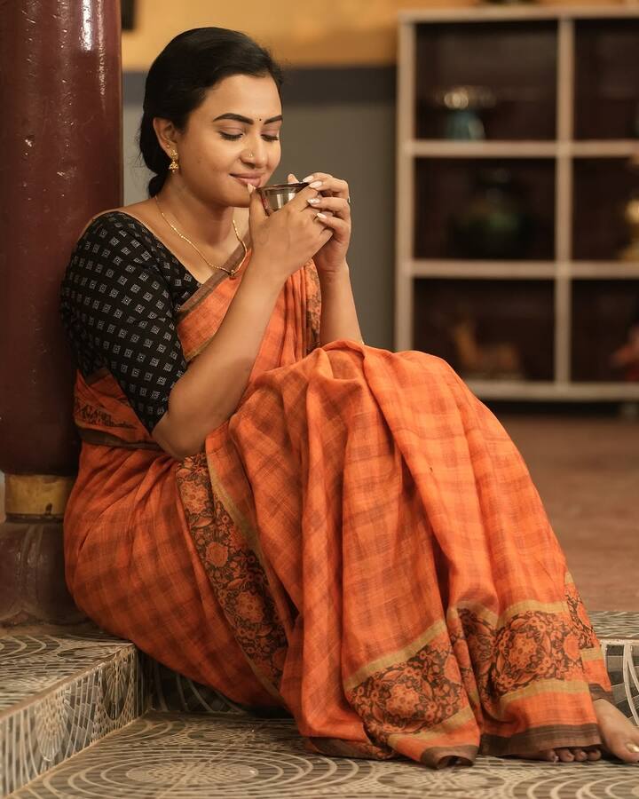 என்னுடைய இதயம் அன்பு, ஏக்கம், பலவிதமான உணர்ச்சிகளால் நிரம்பியிருக்கிறது. பாரதியாக என்னை ஏற்றுக்கொண்ட உங்கள் அனைவருக்கும் நன்றி. பாரதி கதாபாத்திரத்தில் நடிப்பது ஒரு முழுமையான பாக்கியம். இந்த தொடரின் நடிகர்கள், குழுவினர், தயாரிப்பு குழுவிற்கு நன்றி.