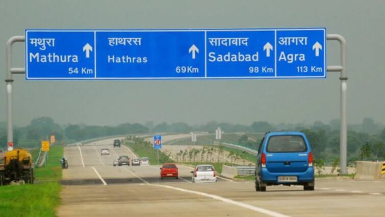 Mathura Road accident on Yamuna Expressway high speed car collided with divider 3 people died यमुना एक्सप्रेस वे पर भीषण सड़क हादसा, डिवाइडर से टकराई तेज रफ्तार कार, 3 लोगों की मौत