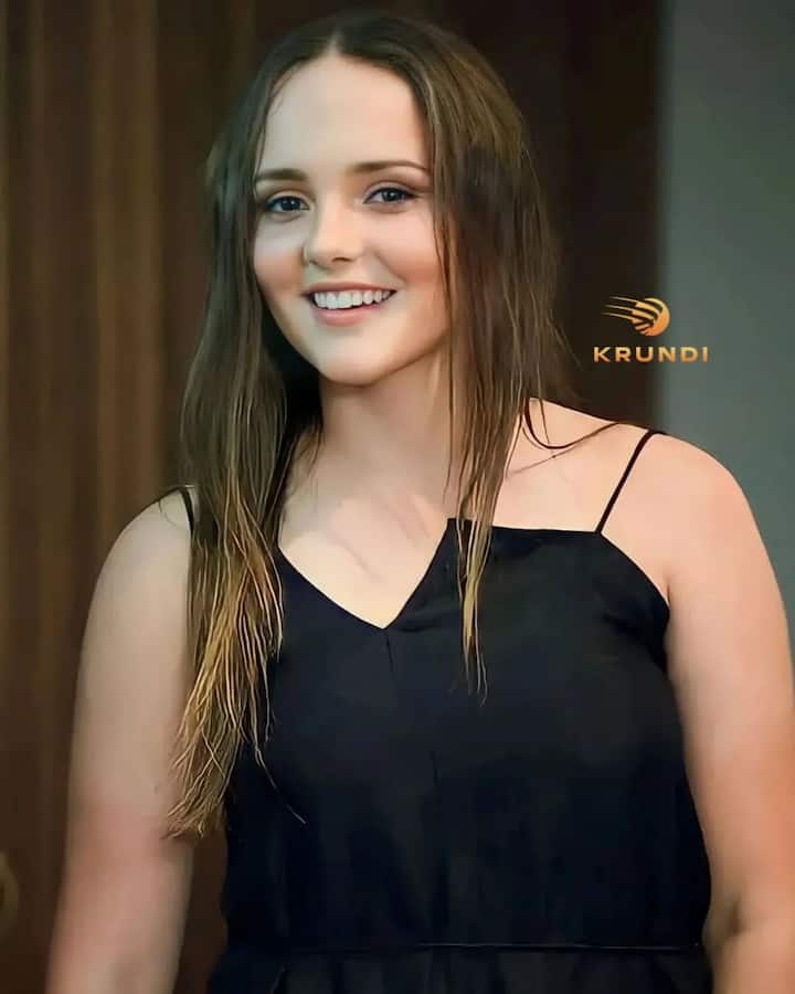 न्यूझीलंडचा वेगवान गोलंदाज नेथन स्मिथ अमेलियाचा बॉयफ्रेंड असल्याची चर्चा रंगली आहे. 26 वर्षीय स्मिथ अष्टपैलू खेळाडू आहे. नुकताच भारताविरोधात पार पडलेल्या चॅम्पियन्स ट्रॉफीच्या अंतिम सामन्यात देखील खेळला होता. स्मिथला मॅट हेन्री जखमी झाल्यानंतर प्लेईंग 11 मध्ये स्थान मिळालं होतं.