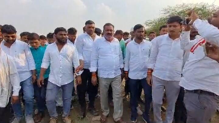 मी वनविभाग कायद्यानुसार हे कोणत्या कायद्यानुसार केले याची माहिती घेणार आहे, हे घर साठ वर्षांपूर्वीच आहे. हे कोणत्या नियमात बसते, असा सवालही आमदार धस यांनी उपस्थित केला आहे.