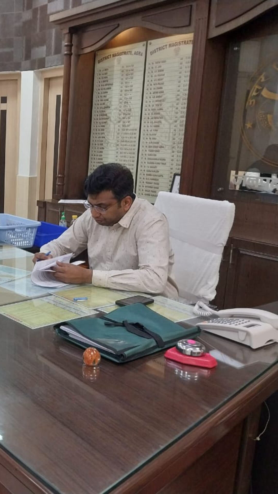 अरविन्द मल्लप्पा बंगारी ने 15 सितंबर 2024 को आगरा के डीएम के पद को संभाला था