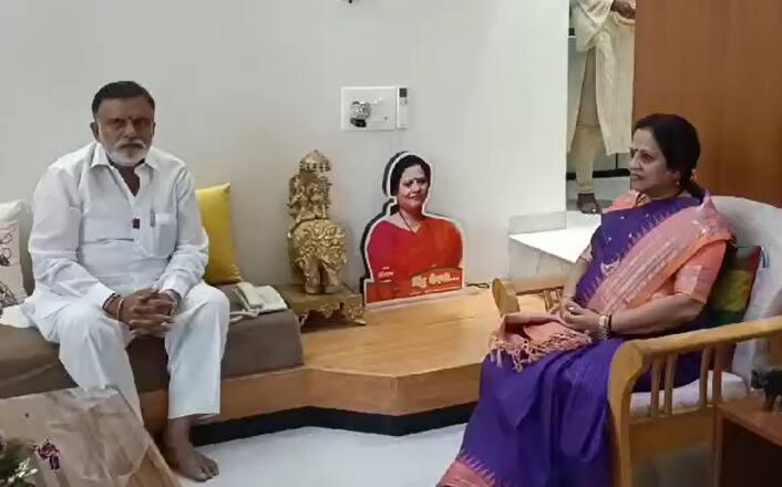 यावेळी दोन्ही नेत्यांमध्ये विविध विषयांवर चर्चा देखील झाली.