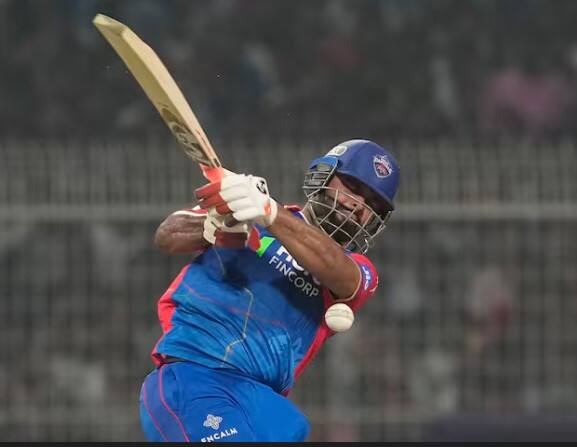 ਜੋਸ ਬਟਲਰ ਇਸ ਸਾਲ ਗੁਜਰਾਤ ਟਾਈਟਨਸ ਲਈ ਖੇਡਦੇ ਨਜ਼ਰ ਆਉਣਗੇ। ਪਿਛਲੇ ਸਾਲ ਉਹ ਰਾਜਸਥਾਨ ਰਾਇਲਜ਼ ਟੀਮ ਦਾ ਹਿੱਸਾ ਸੀ। ਬਟਲਰ ਨੇ ਆਈਪੀਐਲ ਵਿੱਚ 107 ਮੈਚਾਂ ਵਿੱਚ 38.11 ਦੀ ਔਸਤ ਅਤੇ 147.53 ਦੇ ਸਟ੍ਰਾਈਕ ਰੇਟ ਨਾਲ 3582 ਦੌੜਾਂ ਬਣਾਈਆਂ ਹਨ।