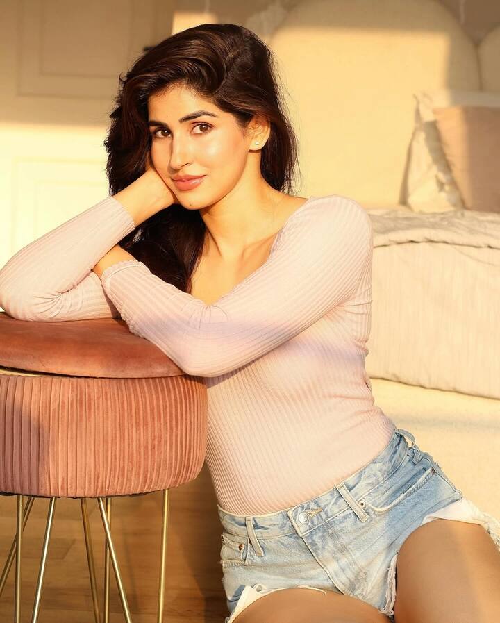 બોલિવૂડ એક્ટ્રેસ સાક્ષી મલિક તેની સ્ટાઇલિશ ડ્રેસિંગ સેન્સ અને ફિટનેસને લઈને હંમેશા ચર્ચામાં રહે છે.