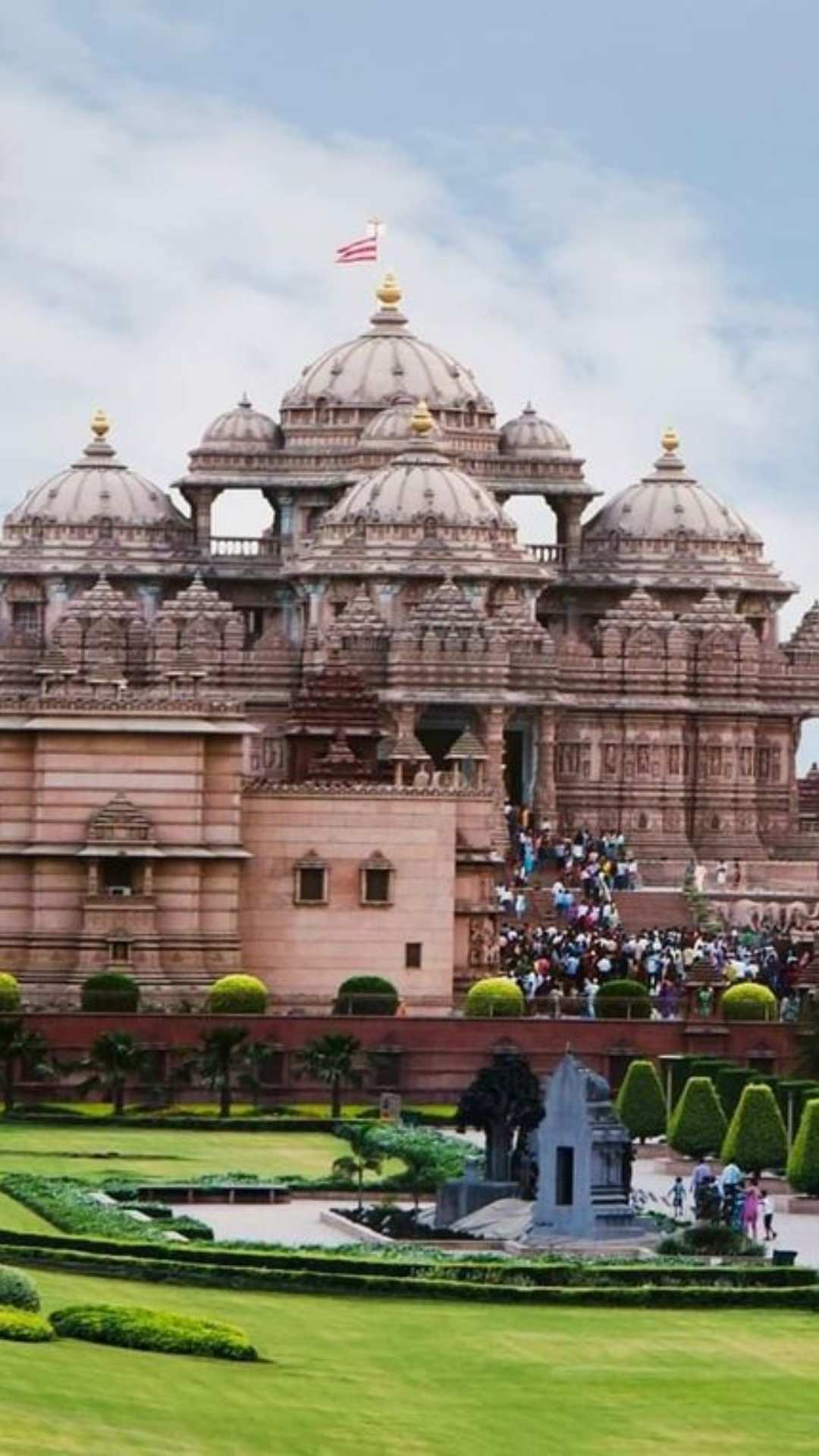 अक्षरधाम मंदिर का उद्घाटन 6 नवंबर 2005 को हुआ था और दर्शन के लिए 8 नवंबर 2005 को खोला गया