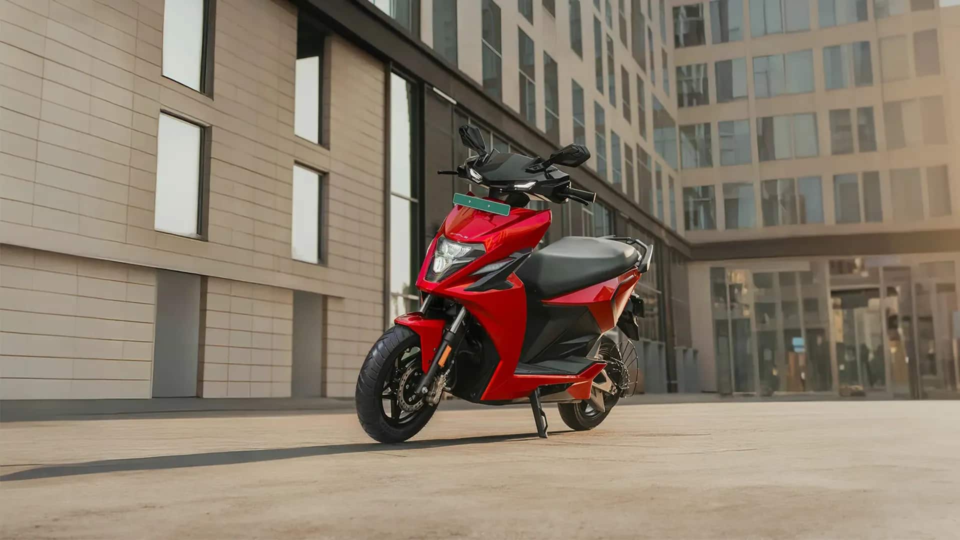 Electric Scooter Discount: এক ধাক্কায় ৬ হাজার টাকা সস্তায় মিলছে এই স্কুটার, নাম বদলে নতুন লুকে এল বাজারে