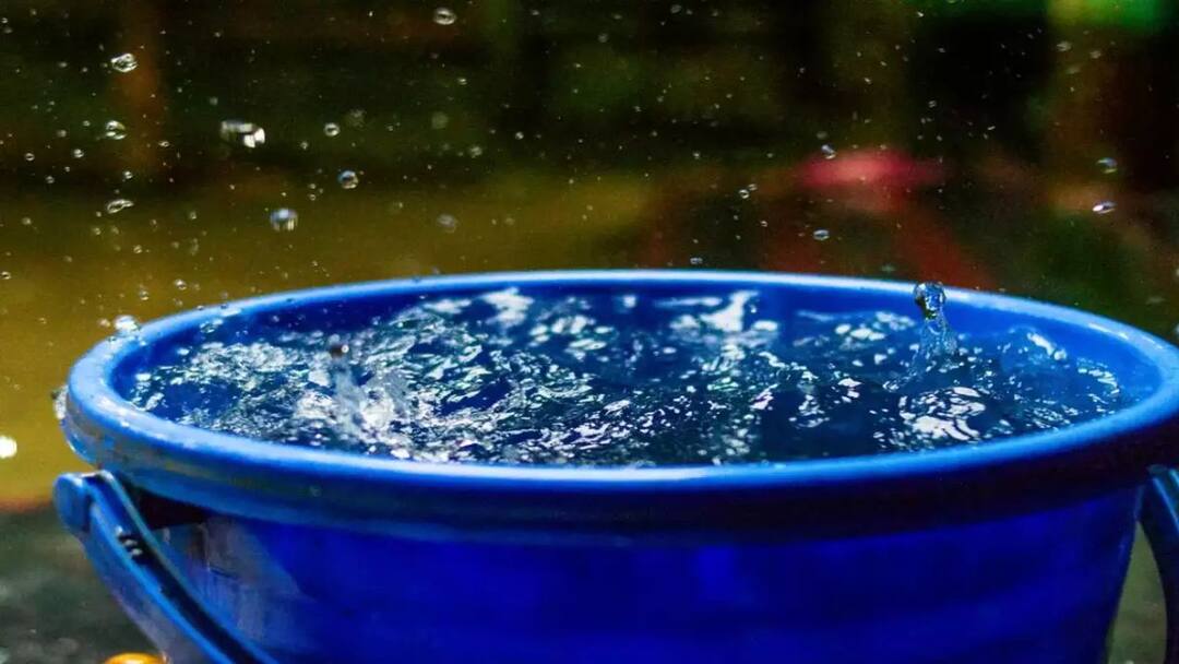 ONGCच्या कर्मचाऱ्याकडून दोन पोटच्या मुलांची बादलीत बुडवून हत्या, स्वत:ही पंख्याला लटकला; सुसाईड नोटमधून समोर आलेल्या कारणाने डोक्याला हात लावण्याची वेळ ONGC employee drowns two children in a bucket hangs himself from a fan reason revealed in the note ONGCच्या कर्मचाऱ्याकडून दोन पोटच्या मुलांची बादलीत बुडवून हत्या, स्वत:ही पंख्याला लटकला; सुसाईड नोटमधून समोर आलेल्या कारणाने डोक्याला हात लावण्याची वेळ