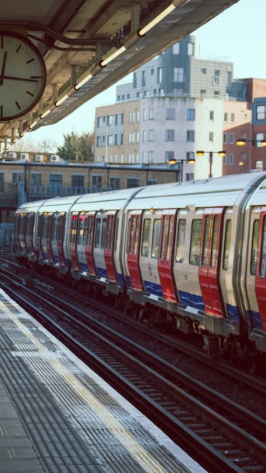 METRO, रैपिड रेल और ट्रेन तीनों रेल परिवहन के अंतर्गत आते हैं