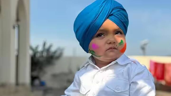 शुभदीप सिंगसह मुसेवाला कुटुंबियांनी धुळवड साजरी केली. यावेळीचे फोटो त्यांनी सोशल मीडियावर शेअर केले आहेत.