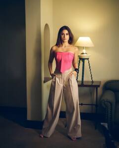 Rasha Thadani Birthday: लग्जरी गाड़ियां…महंगे बैग, एक फिल्म करके भी बेहद लग्जरी है राशा थडानी की लाइफ