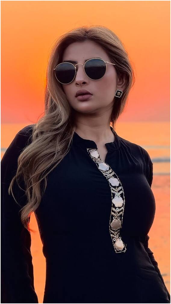 भोजपुरी सुपरस्टार खेसारी की नई हसीना को देख कर अटक गई सबकी नजर, देखें तस्वीरें