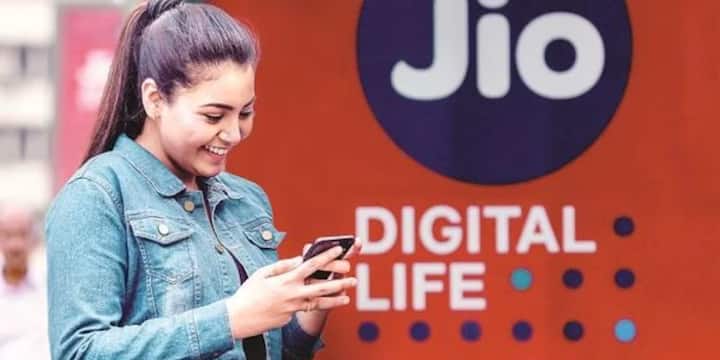 इसके साथ ही, यूजर्स को 3.3TB (3300GB) डेटा मिलता है जो आमतौर पर घरेलू उपयोग के लिए पर्याप्त होता है. हालांकि, इस प्लान की असली कीमत टैक्स जोड़ने के बाद थोड़ी अधिक हो सकती है.