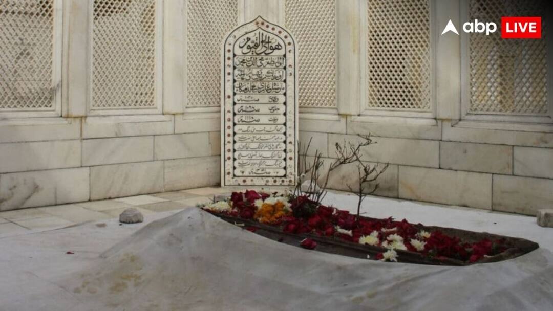 Aurangzeb Tomb: ASI संरक्षित स्मारक के साथ-साथ वक्फ की संपत्ति भी है औरंगजेब की कब्र, हटाना आसान नहीं; जानें क्या-क्या करना पड़ेगा Aurangzeb Tomb Controversy ASI protected monuments Waqf Property Legal hurdles to remove structure Aurangzeb Tomb: ASI संरक्षित स्मारक के साथ-साथ वक्फ की संपत्ति भी है औरंगजेब की कब्र, हटाना आसान नहीं; जानें क्या-क्या करना पड़ेगा
