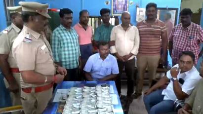 Dindigul news Rs 13 lakh seized during a train raid near Dindigul tnn திண்டுக்கல் அருகே ரயிலில் சிக்கிய 13 லட்சம் ரூபாய்..! ஹவாலா பணமா?