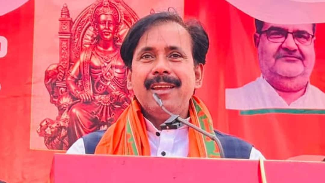 औरंगजेब की कब्र पर विवाद के बीच अनिल राजभर बोले, 'BJP इस विषय में नहीं पड़ना चाहती' UP Cabinet Minister Anil Rajbhar Taunt on Saamna on Aurangzeb Controversy ann औरंगजेब की कब्र पर विवाद के बीच अनिल राजभर बोले, 'BJP इस विषय में नहीं पड़ना चाहती'