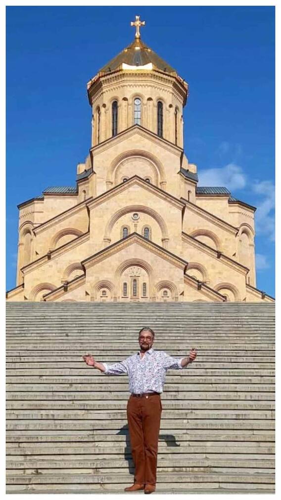 बेटी से 4 साल छोटी लड़की से शादी करने वाला बॉलीवुड एक्टर