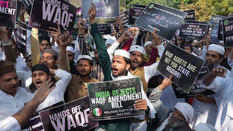 Muslim Bodies Protest Against Waqf Bill, Owaisi Reaches Jantar Mantar: Watch