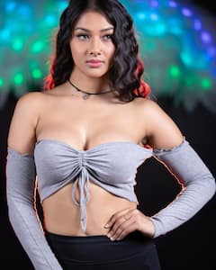 अपने हुस्न से फैंस को दीवाना बना रहीं ये भोजपुरी एक्ट्रेस, तस्वीरें देख लीं तो छूट जाएंगे पसीने