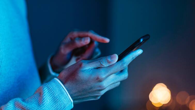 US Mobile blocked user for using 281 gb data on its truly unlimited plan अनलिमिटेड डेटा की यूजर ने बजाई बैंड, कर ली 281GB डेटा की खपत, कंपनी ने अकाउंट किया ब्लॉक