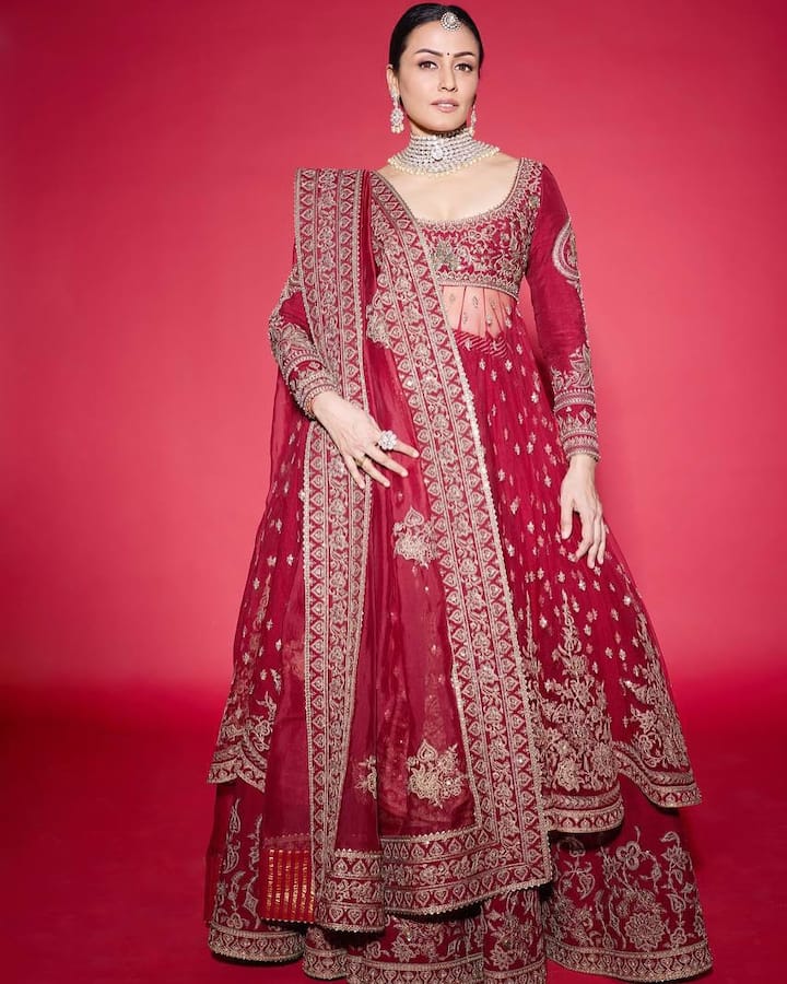 Namrata Shirodkar Stuns in Regal Red: A Closer Look at Her Exquisite Bridal-Inspired Look