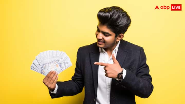 जी हां, एक दिन बारी थी 20 सालों से कंपनी में काम कर रहे लोगों को पुरस्कार देने की. जब उस शख्स का नाम सामने आया तो पता लगा कि वह तो पिछले 6 सालों से ऑफिस ही नहीं आ रहा है.