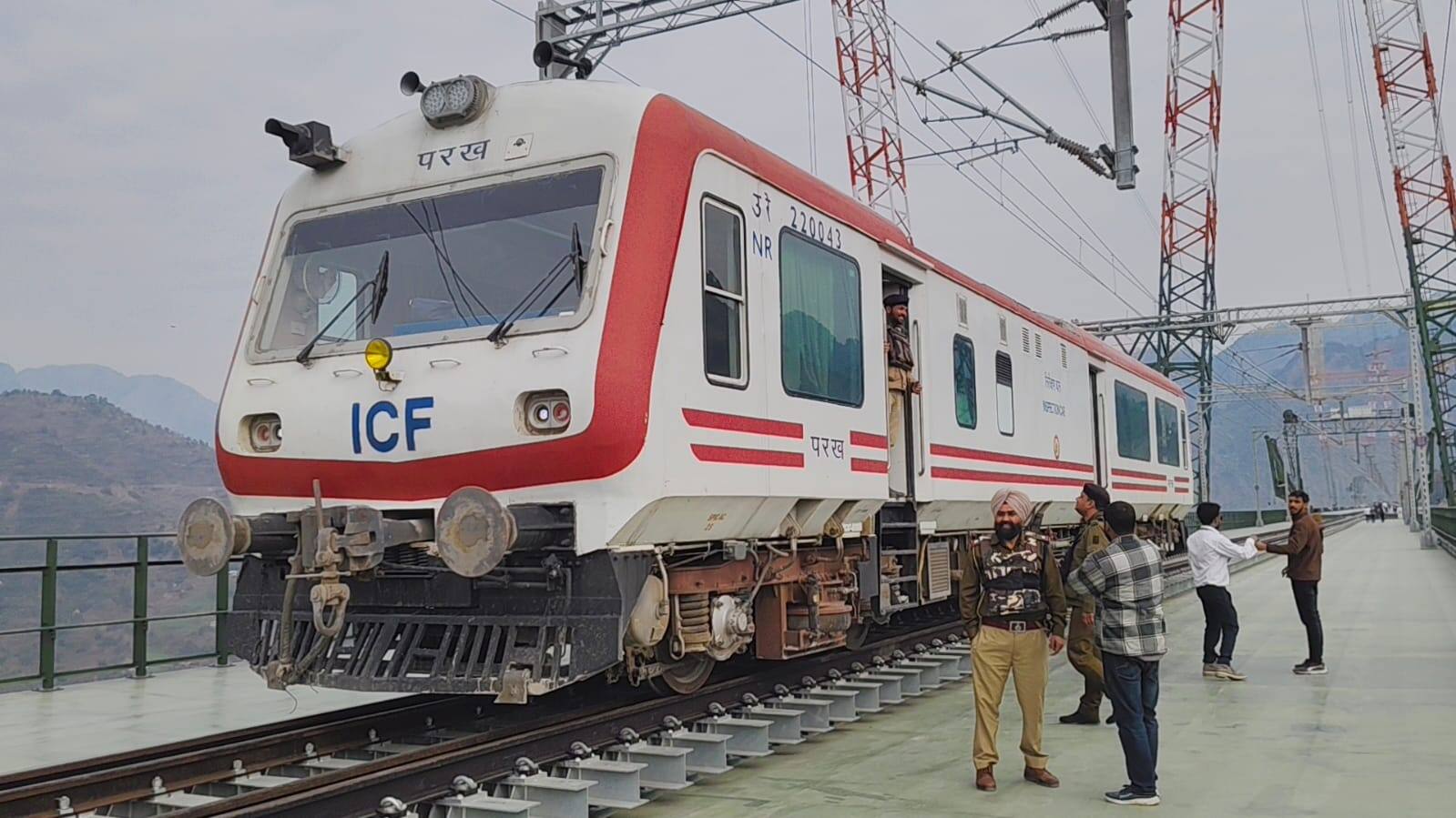 चिनाब नदी पर दुनिया का सबसे ऊंचा रेल पुल बन कर तैयार, क्या कुछ है खास?