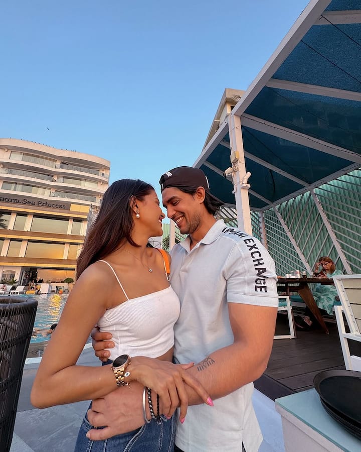 However, a few days ago, both of them have unfollowed each other on Instagram. In such a situation, it is being said that Rumard couple has a breakup.