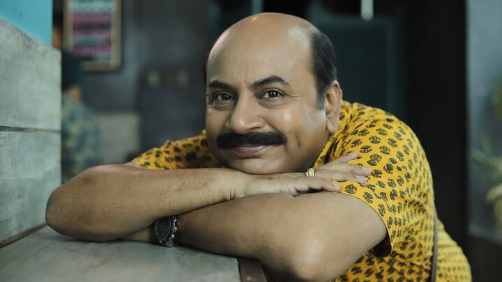 এবার একেনবাবু পাড়ি জমাচ্ছেন বেনারসে। একেনবাবুর নতুন গল্প 'বেনারসে বিভীষিকা'-র শ্যুটিং শুরু হয়ে গিয়েছে ইতিমধ্যেই। গোটা টিম এখন বেনারসে শ্যুটিংয়ে ব্যস্ত। আর এবারের একেন-এর টিমে হয়েছে একাধিক অভিনেতা যোগ। নজর রাখা যাক সেই খবরে।