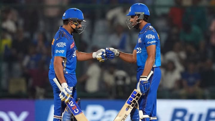 रोहित ने पिछले सीजन में 14 मैच खेले थे. इस दौरान 23 छक्के लगाए थे. रोहित ने इस सीजन में कुल 417 रन बनाए थे.