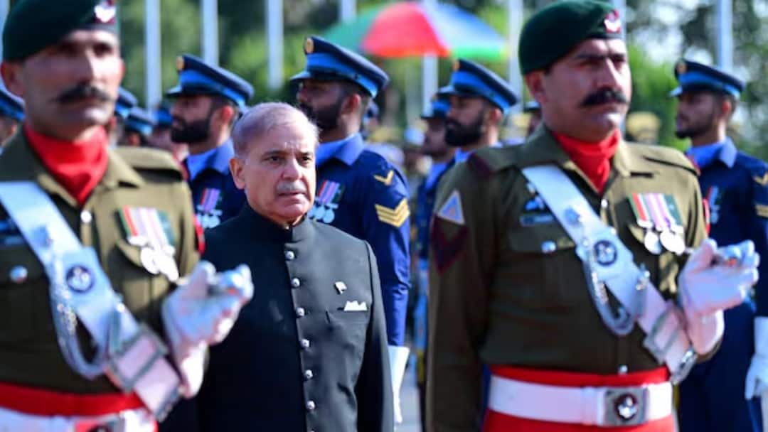 Pm Protecting Agencies: भारत में SPG के पास है पीएम की सिक्योरिटी का जिम्मा, पाकिस्तान में कौन सी फोर्स रहती है तैनात? Special protection group spg protects prime minister in india and ssg commando protects pakistani pm Pm Protecting Agencies: भारत में SPG के पास है पीएम की सिक्योरिटी का जिम्मा, पाकिस्तान में कौन सी फोर्स रहती है तैनात?