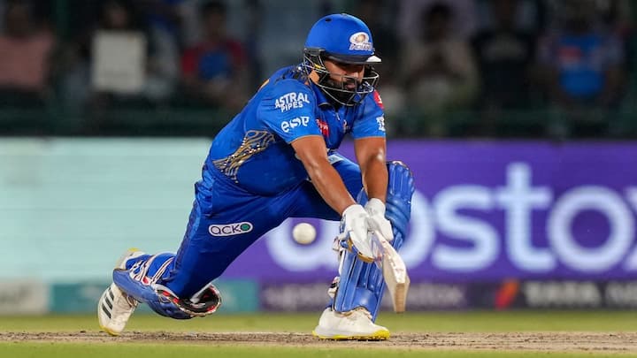 रोहित आईपीएल में सबसे ज्यादा छक्के लगाने के मामले में दूसरे नंबर पर हैं. उन्होंने 257 मैचों में 280 छक्के लगाए हैं. लेकिन रोहित अब नंबर वन भी बन सकते हैं.