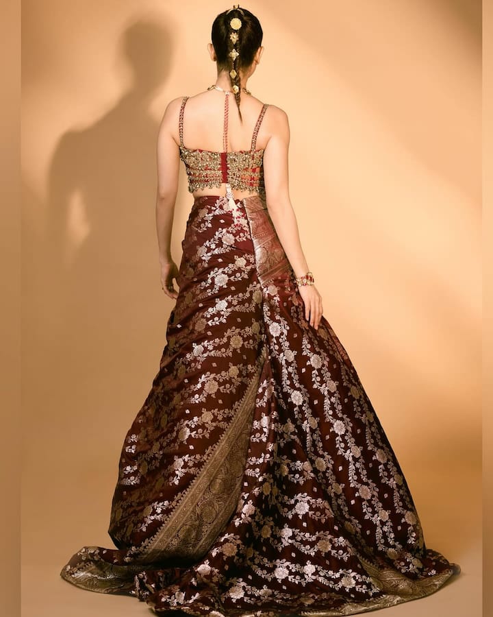 तिच्या सोशल मीडिया पोस्टवर आलेल्या कमेंट्समध्ये तिच्या या लूकचे खूप कौतुक करण्यात आले आहे.