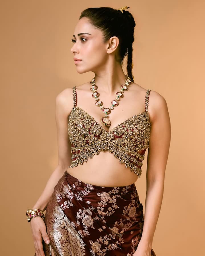 अनेकांनी तिला 'ग्लॅमर क्वीन' आणि 'स्टनिंग' असे म्हटले आहे.