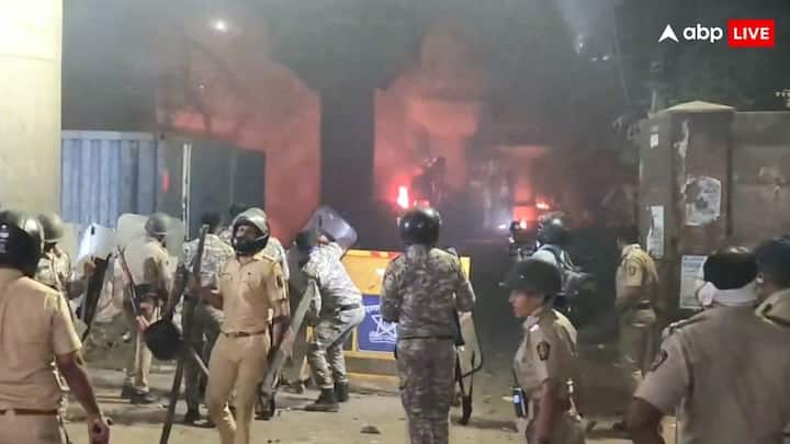 टी राजा सिंह ने कहा, महाराष्ट्र की पवित्र धरती पर औरंगजेब की कब्र नहीं होनी चाहिए. महाराष्ट्र के मुख्यमंत्री से निवेदन है अभी चुनाव नहीं है. अभी किसी से डरने की जरूरत नहीं है.
