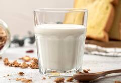 Health Tips For Milk:  દૂધ હેલ્ધી ડ્રિન્ક છે પરંતુ આ લોકો માટે સ્વાસ્થ્યનું દુશ્મન, જાણો કોણે ન પીવું જોઇએ