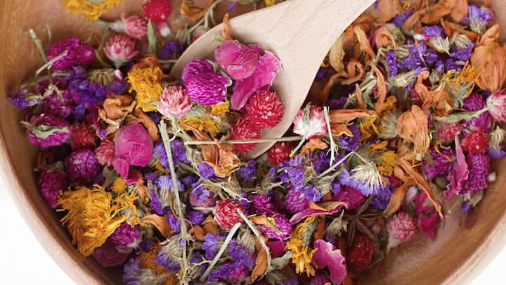 3. DIY Potpourri: Make a homemade potpourri with dried flowers, herbs, citrus peels, and essential oils. This will create a long lasting fragrance in your home. Place this mixture in decorative pots to create an appealing centerpiece for your indoor spaces. (Image Source: Pinterest/erynwhalen)