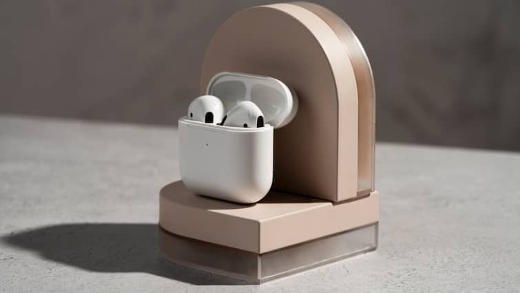 apple set to assemble airpods in india starting from next month in foxconn plan here is detail Apple की बड़ी तैयारी, iPhone के बाद अब AirPods भी भारत में बनाएगी, जानें कब शुरू होगा प्रोडक्शन