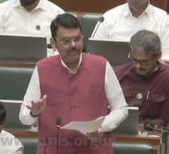 Devendra Fadnavis On Nagpur Voilance: नागपुरात सफेद रंगाची दगड भरलेली ट्रॉली; देवेंद्र फडणवीसांनी सभागृहात सर्व सांगितलं, PHOTO