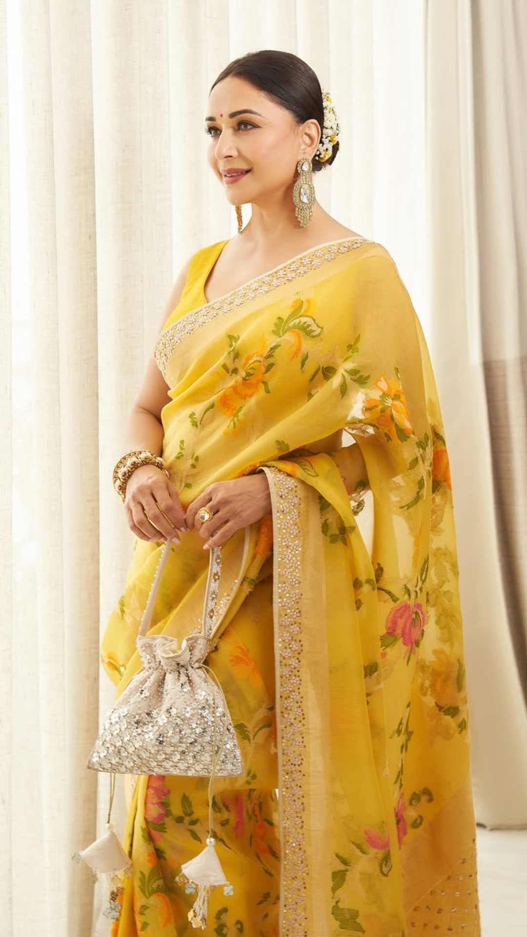 माधुरी को फिल्म के लिए रेप सीन शूट करना था, जिसे छोड़ वो बीच में रोने लगी थीं