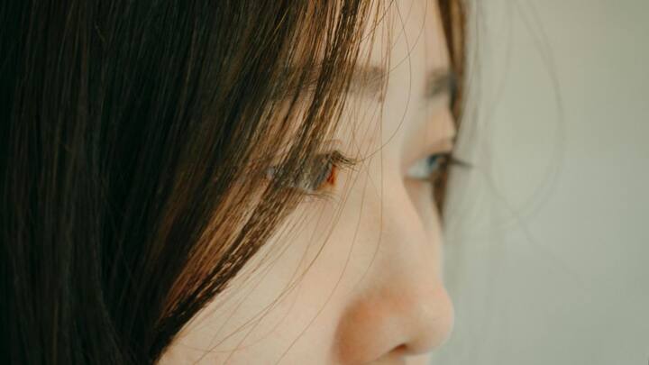 कई बार झूठ बोलने वाले इंसान की नाक के साथ-साथ उसका कान भी गर्म हो जाता है. अब जब भी कभी अगली बार आप झूठ बोलें इन बातों पर गौर करिएगा.