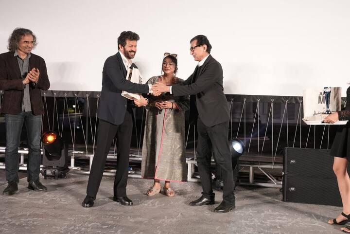 The red carpet was graced by an array of notable personalities, including Sanjay Suri, Rituparna Sengupta, Alka Pandey, Shazia Ilmi, and Nelofar Currimbhoy.