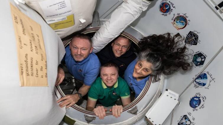 Sunita Williams Return To Earth Date Time Where to Watch LIVE All Details Sunita Williams Return: சுனிதா வில்லியம்ஸ் எத்தனை மணிக்கு பூமிக்கு வர்றாங்க? எப்படி நேரலையில் பார்ப்பது?