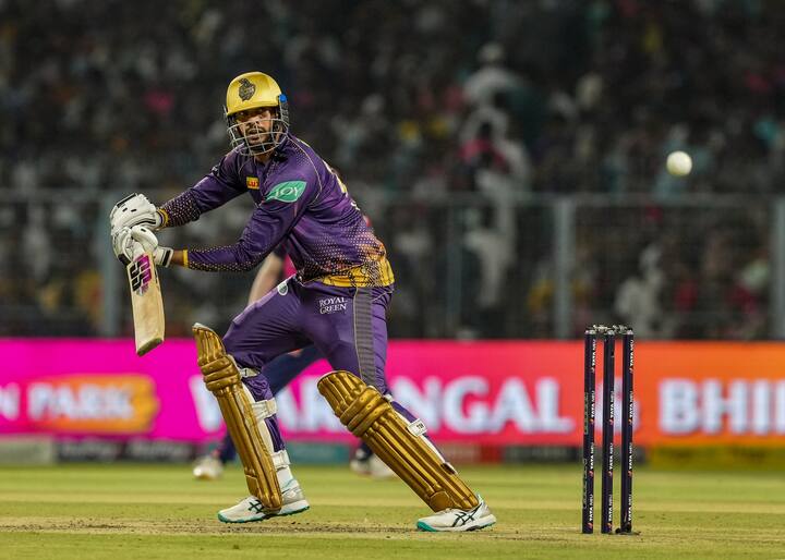 केकेआर ने वेंकटेश को 23.75 करोड़ रुपए में खरीदा. वेंकटेश आईपीएल में अभी तक 50 मैच खेल चुके हैं. उन्होंने इस दौरान 1326 रन बनाए हैं. वेंकटेश ने आईपीएल में एक शतक भी लगाया है.