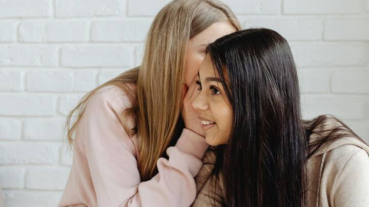 Lie And Body Heat Relation: आमतौर पर डेली लाइफ में हर कोई कभी न कभी कुछ न कुछ झूठ जरूर बोलता है. लेकिन क्या आपको पता है जब हम ऐसा करते हैं तो हमारे शरीर का एक अंग गर्म हो जाता है.